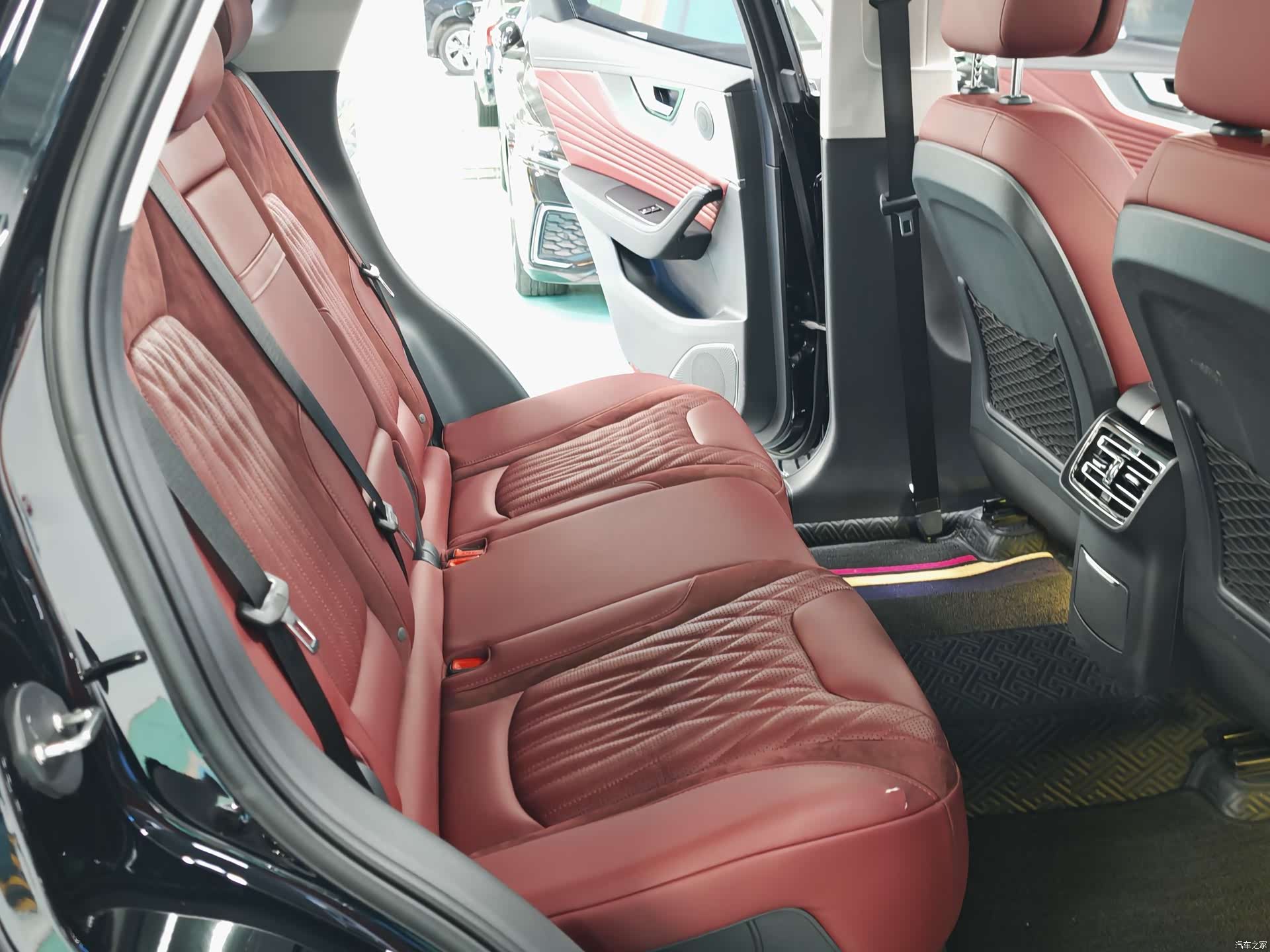 Hongqi HS5, 2024 8