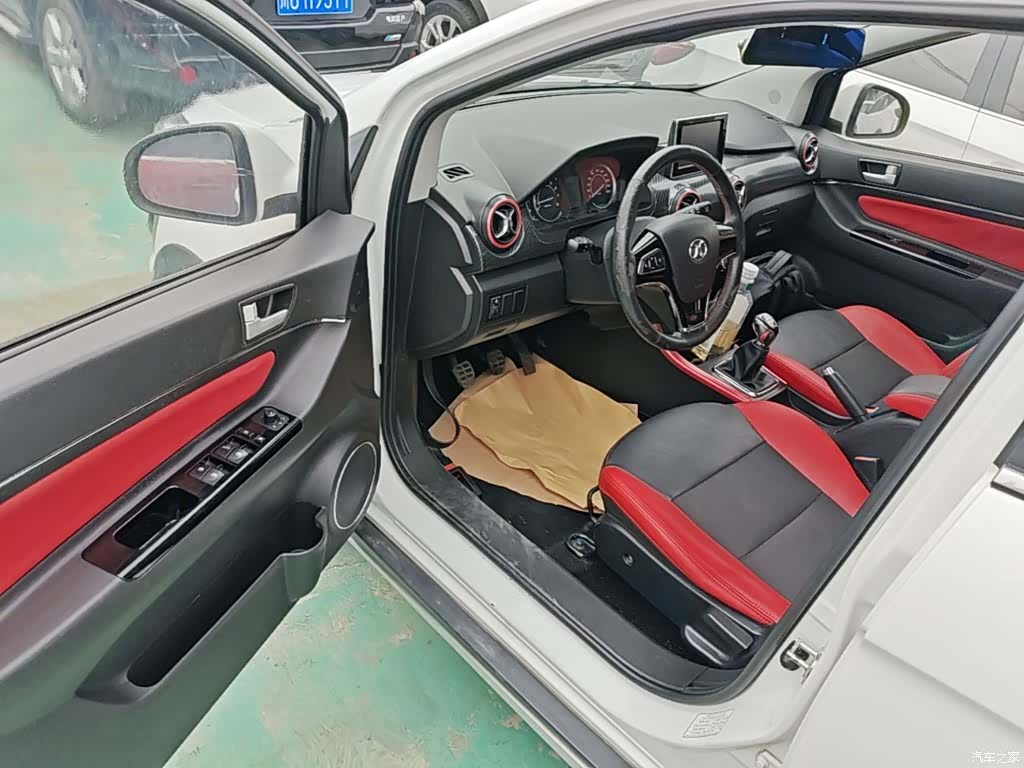 BAIC X25, 2017 16