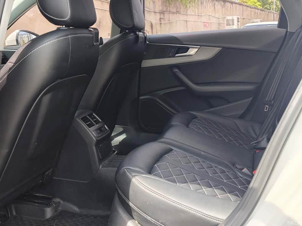 Audi A4L, 2019 14