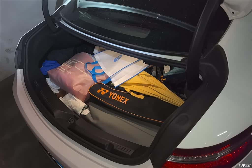 Mercedes-Benz E-Class, 2018 4