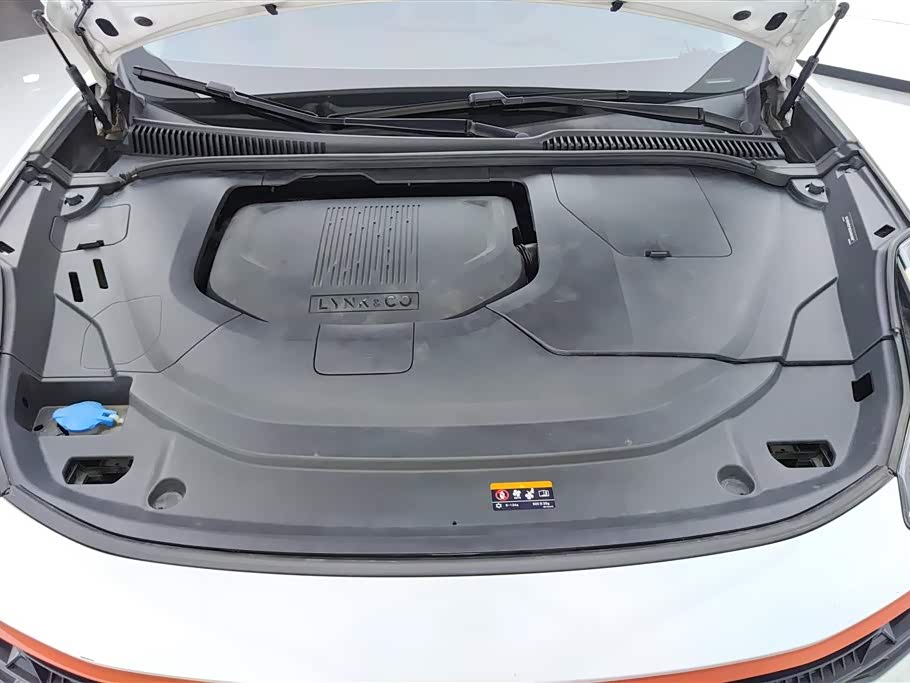 Lynk & Co 06