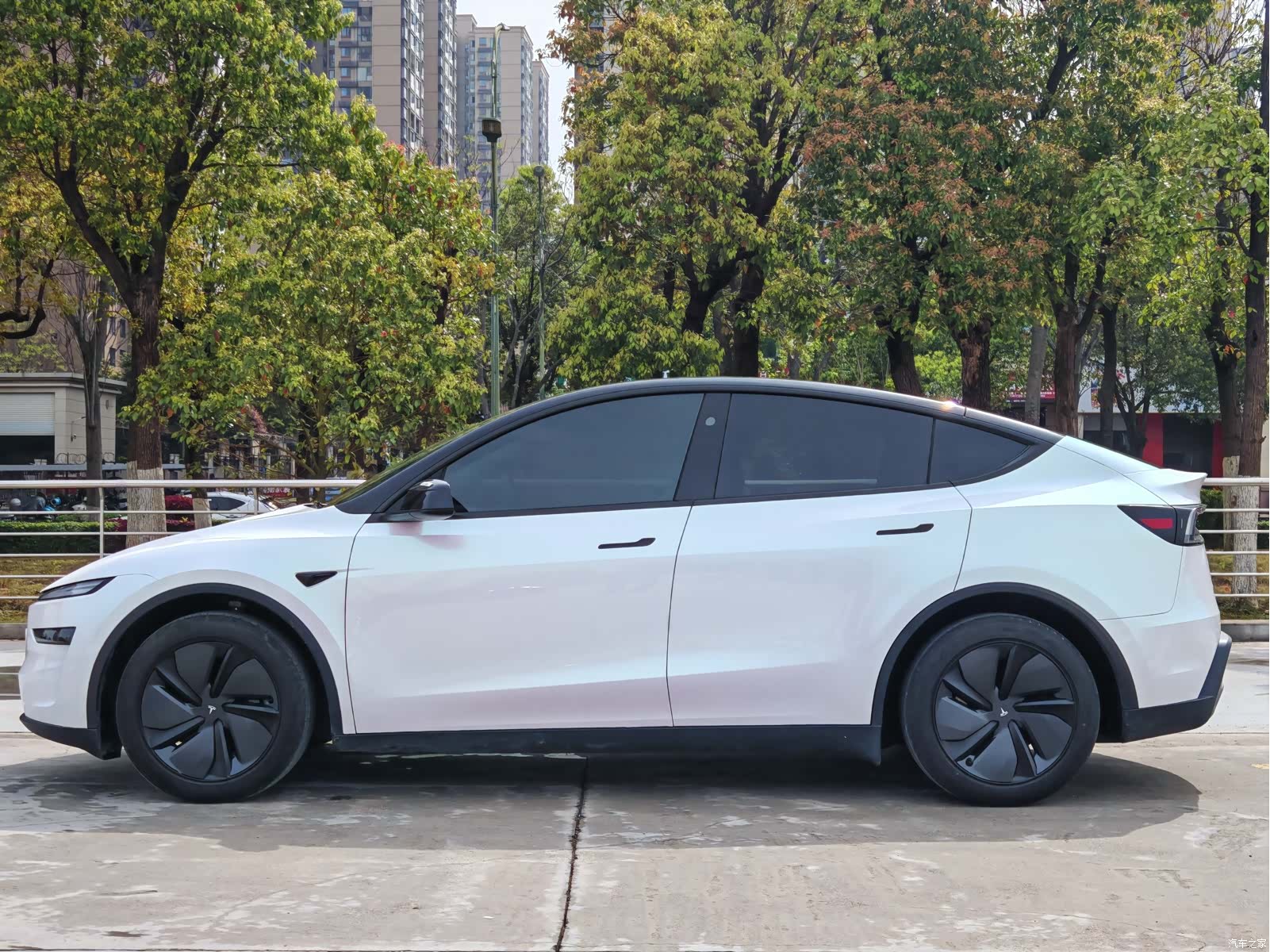 Tesla Model Y, 2025 4