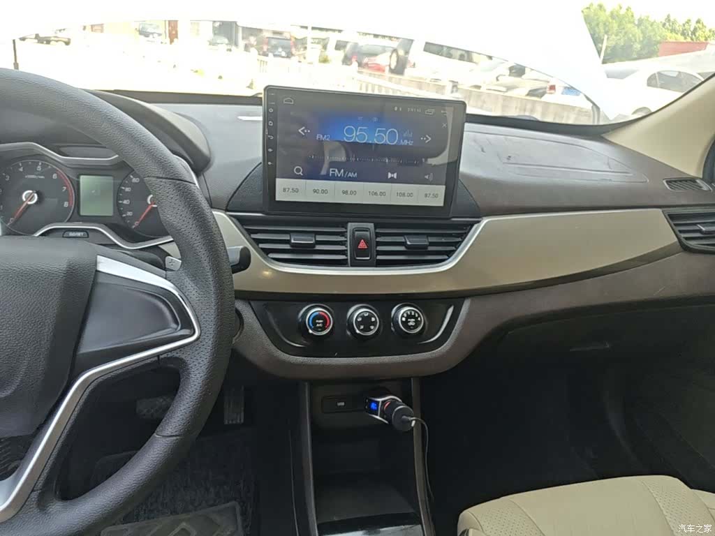Wuling 310W, 2020 13
