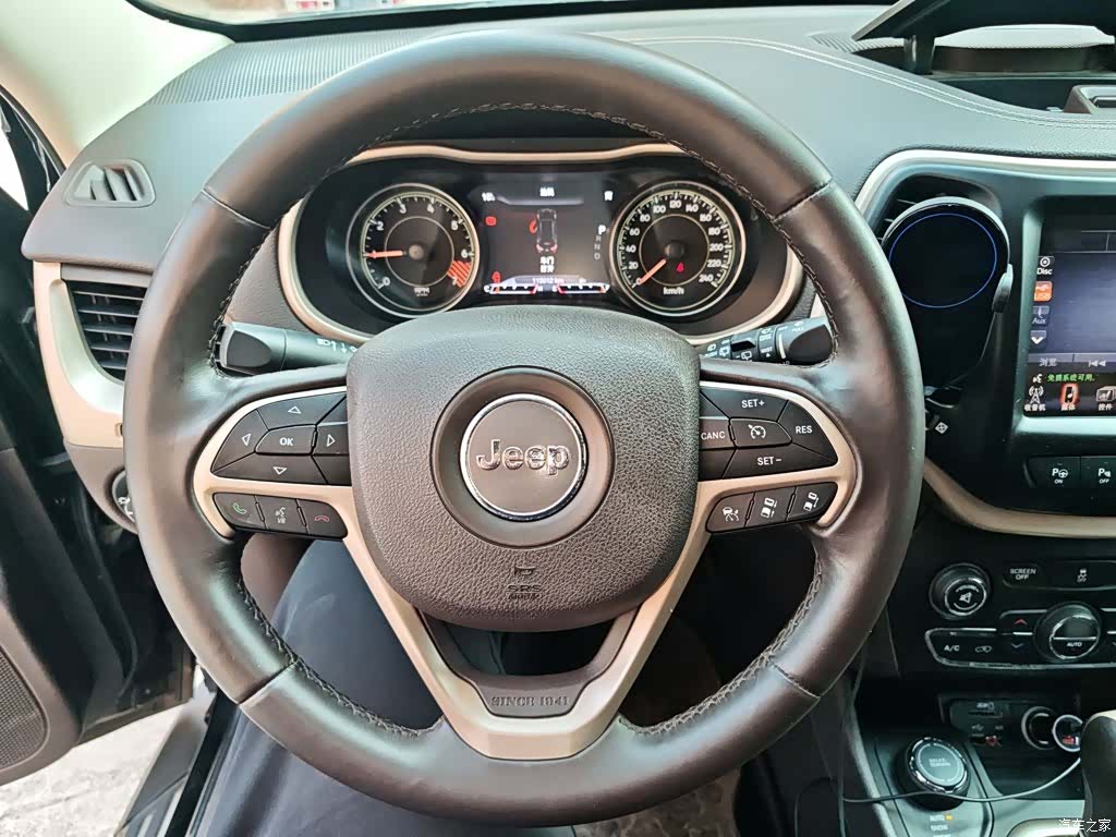 Jeep Cherokee, 2015 3