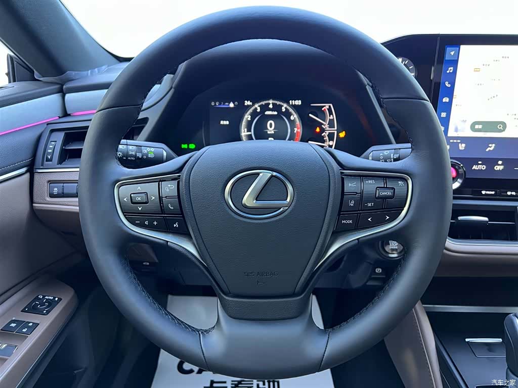 Lexus ES, 2026 11