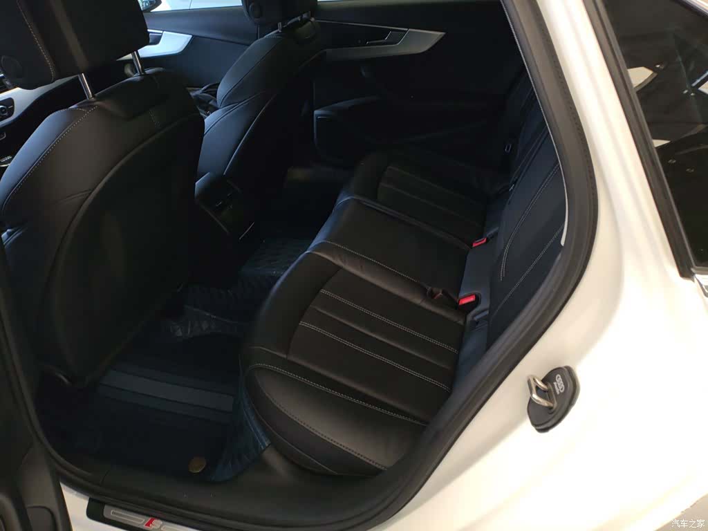 Audi A4L, 2023 13