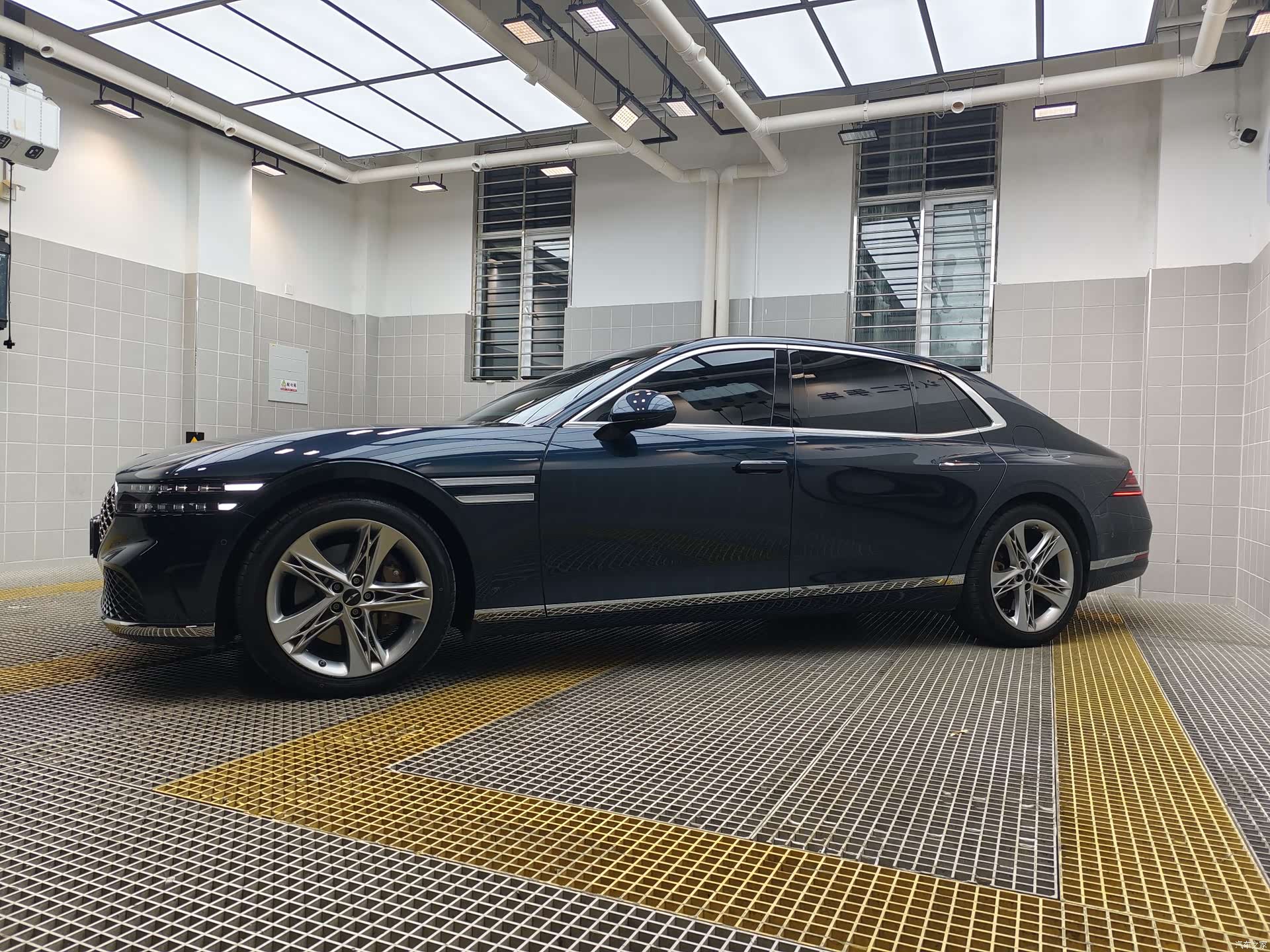 Genesis G90, 2023 все фото