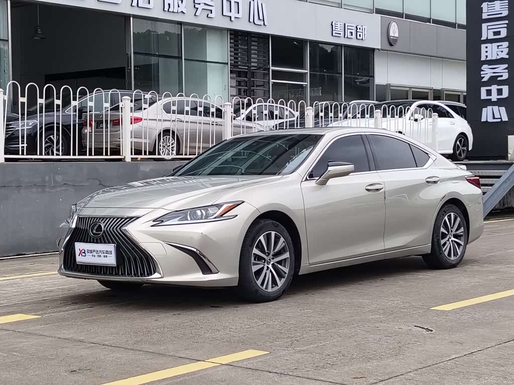 Lexus ES