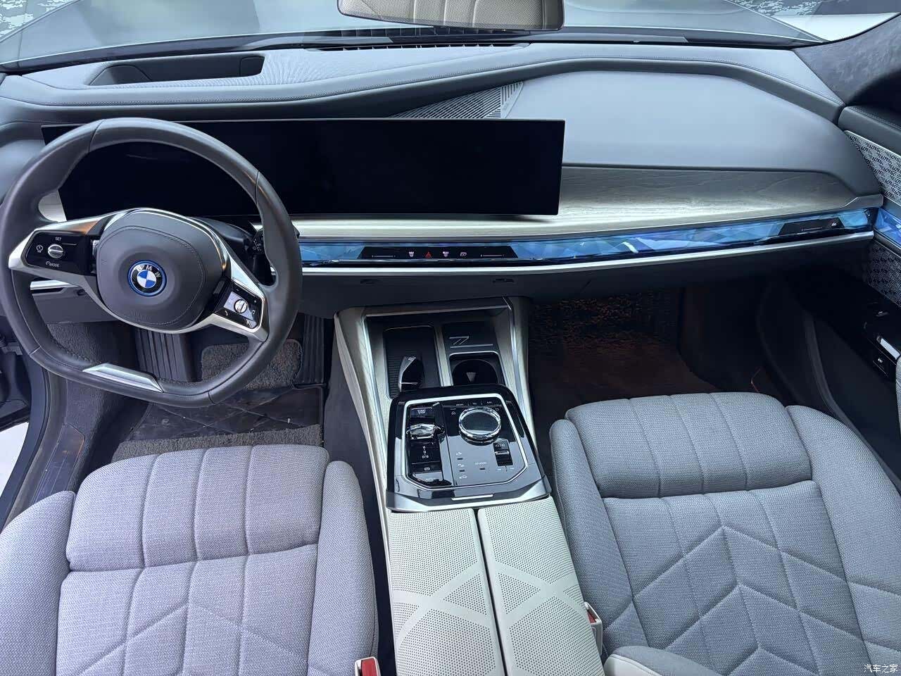 BMW i7, 2024 13