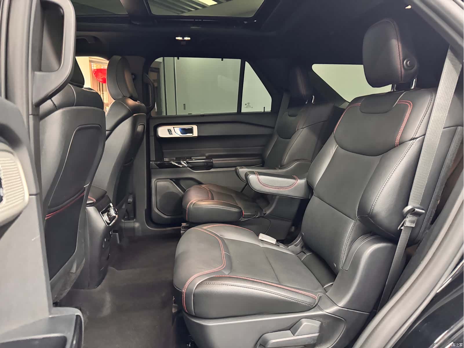 Ford Explorer, 2022 6