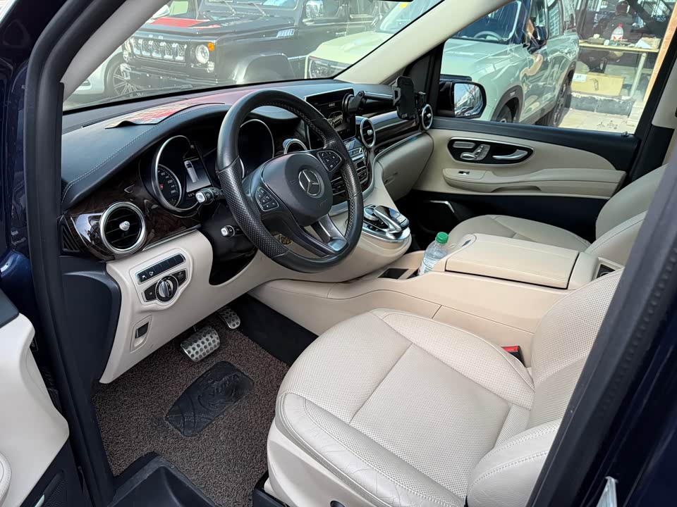 Mercedes-Benz V-class