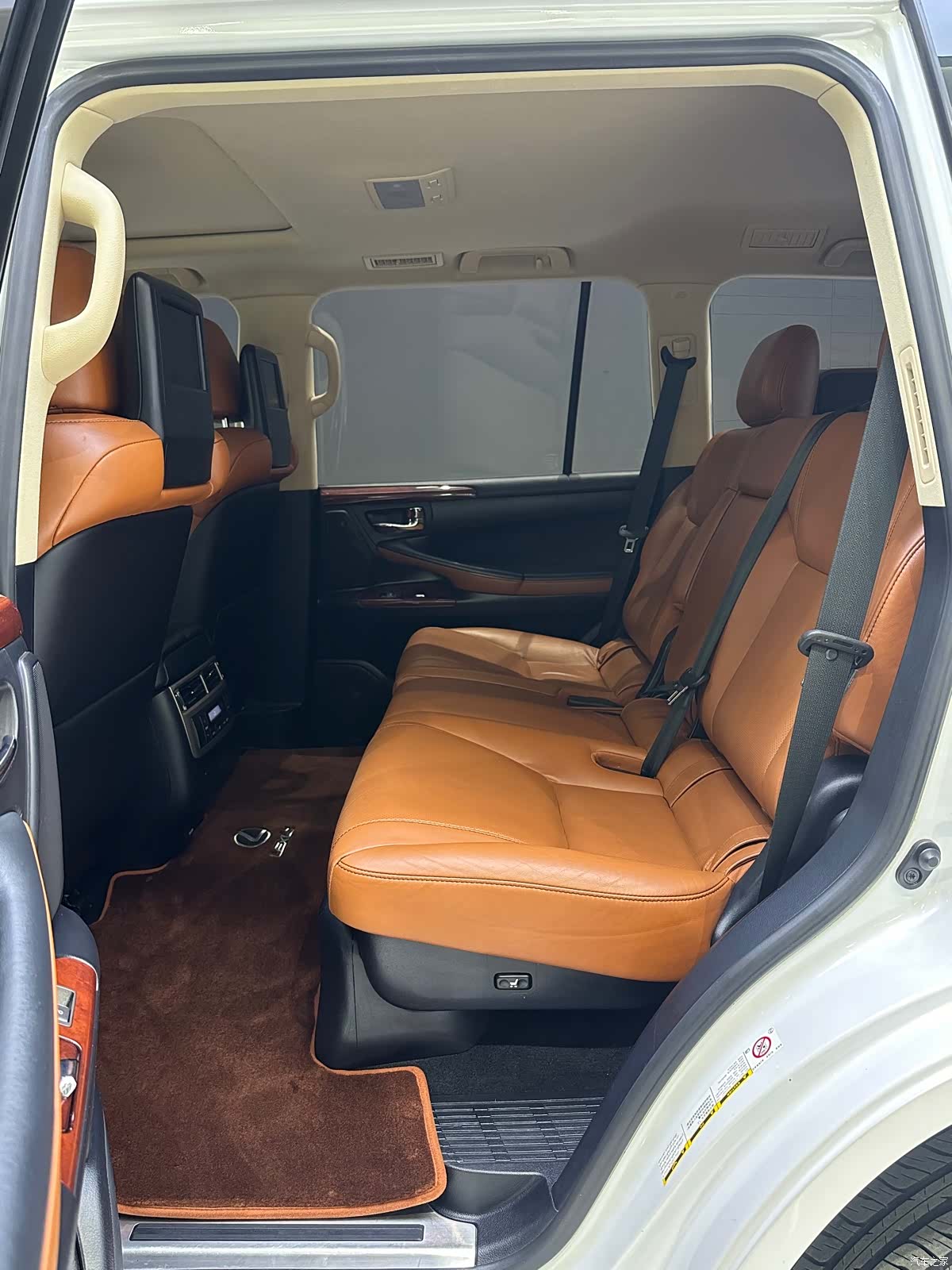 Lexus LX, 2015 11