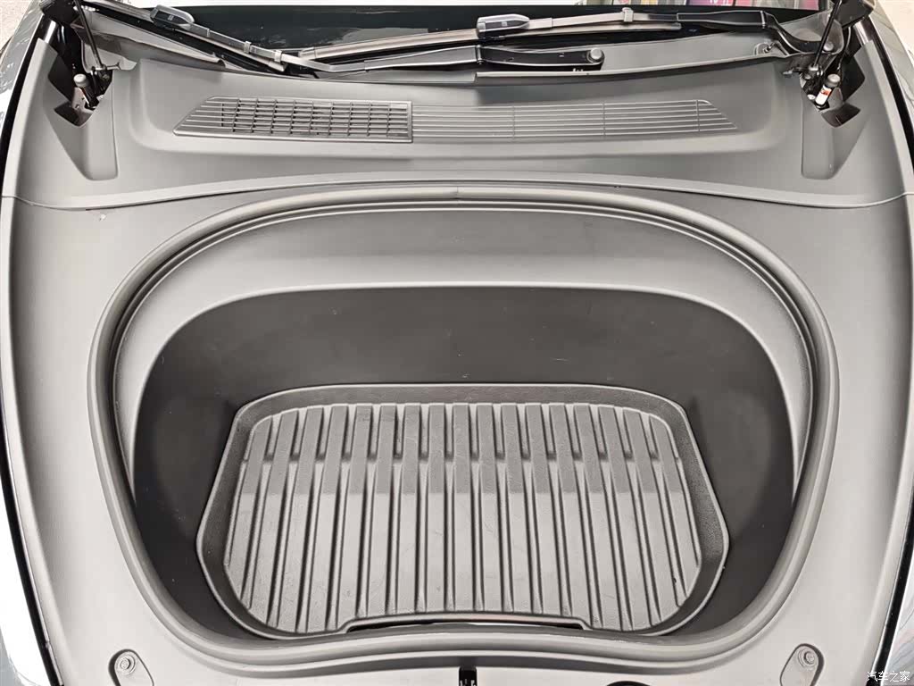 Tesla Model 3, 2024 28