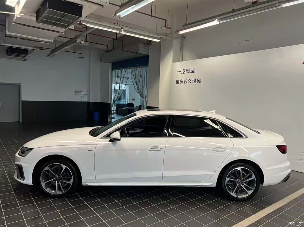 Audi A4L, 2023 все фото
