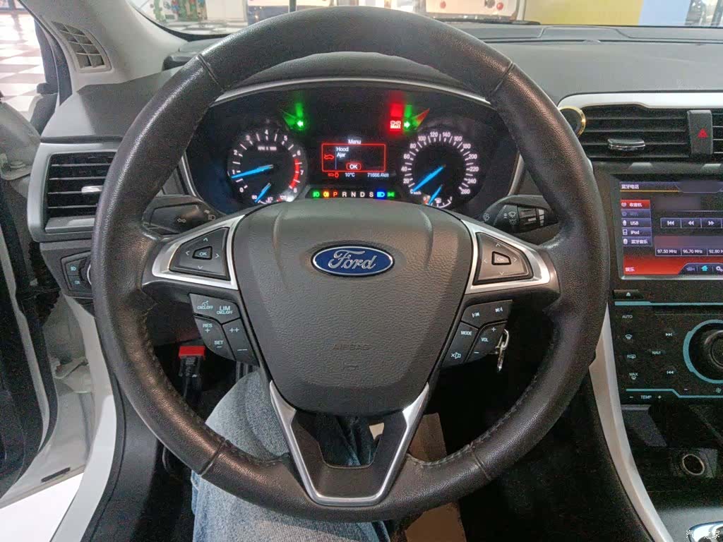 Ford Mondeo, 2016 11
