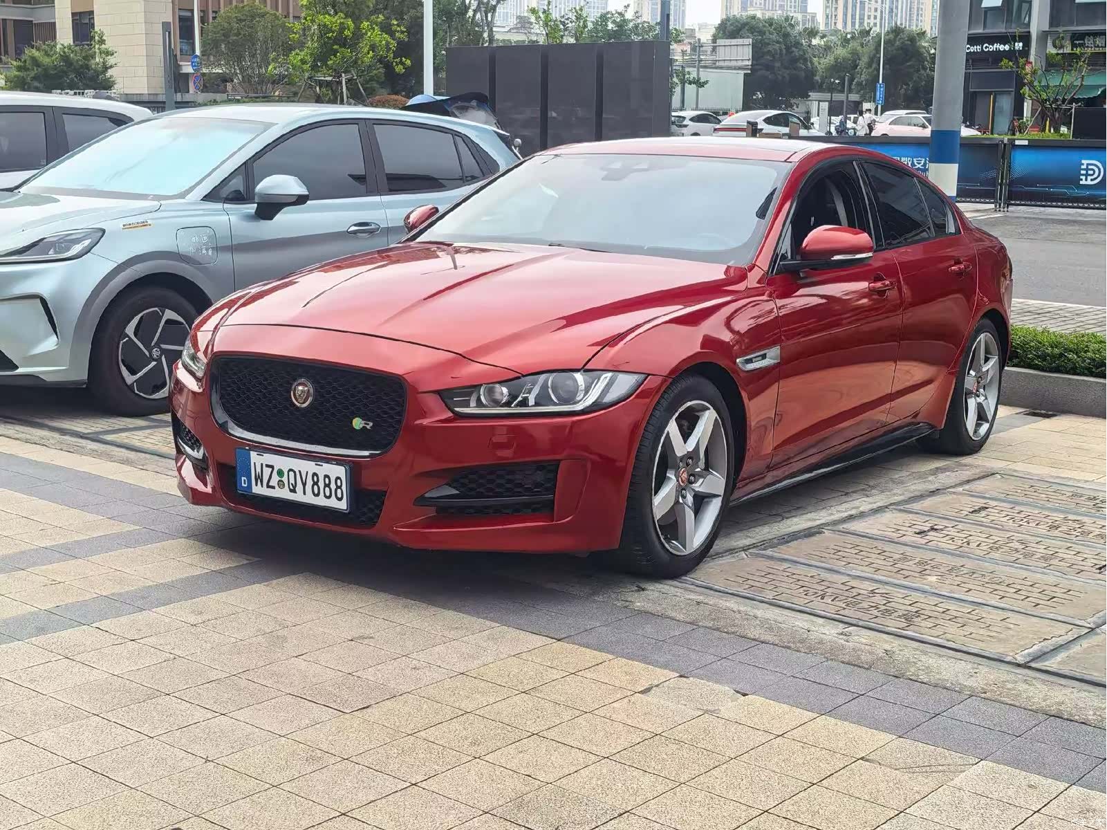 Jaguar XE, 2016 1