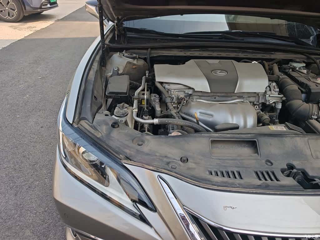 Lexus ES, 2019 21