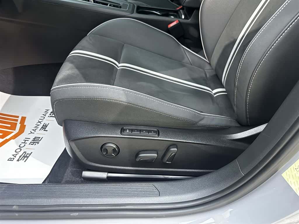 Volkswagen Golf, 2022 25