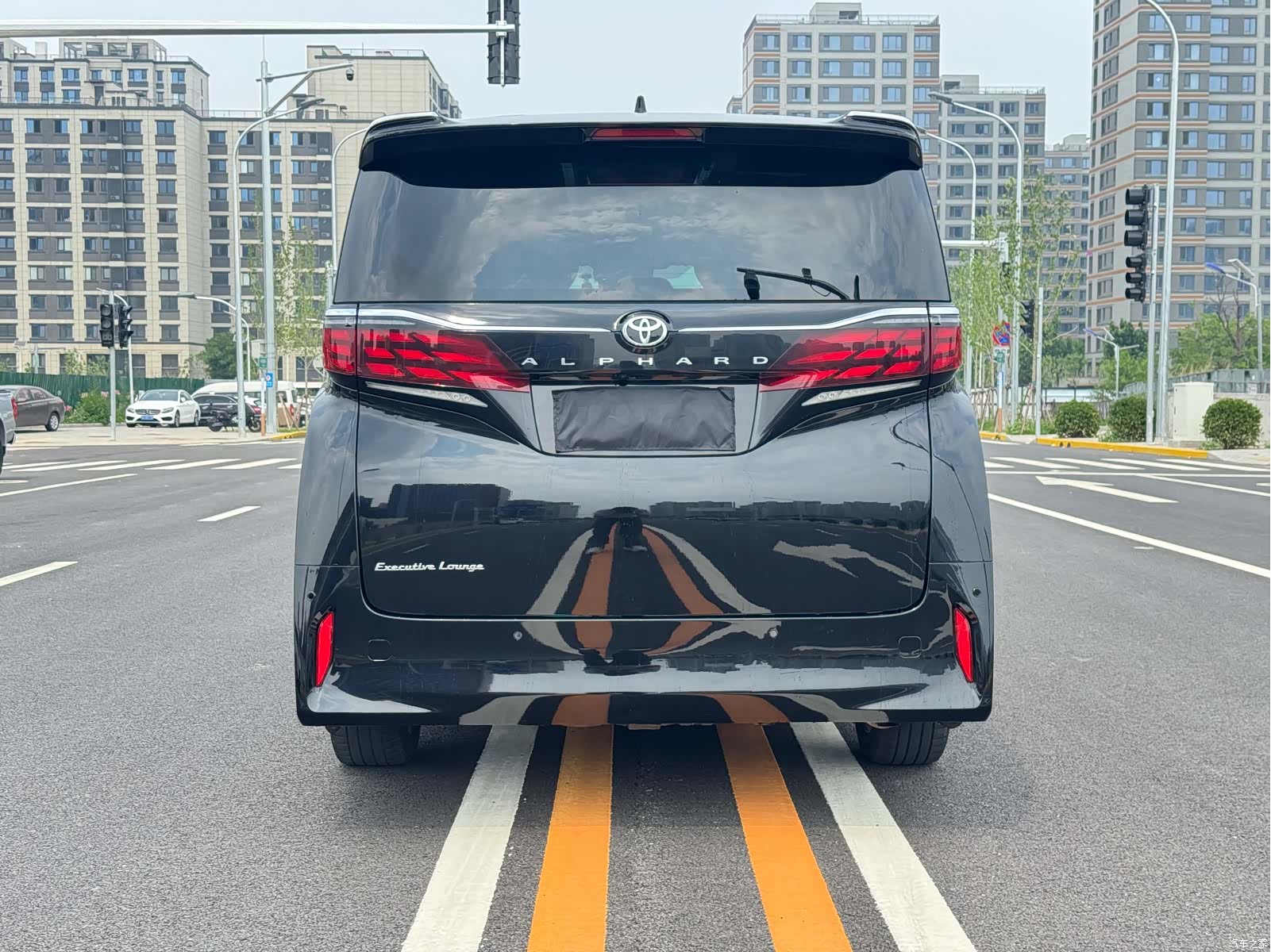 Toyota Alphard, 2024 все фото