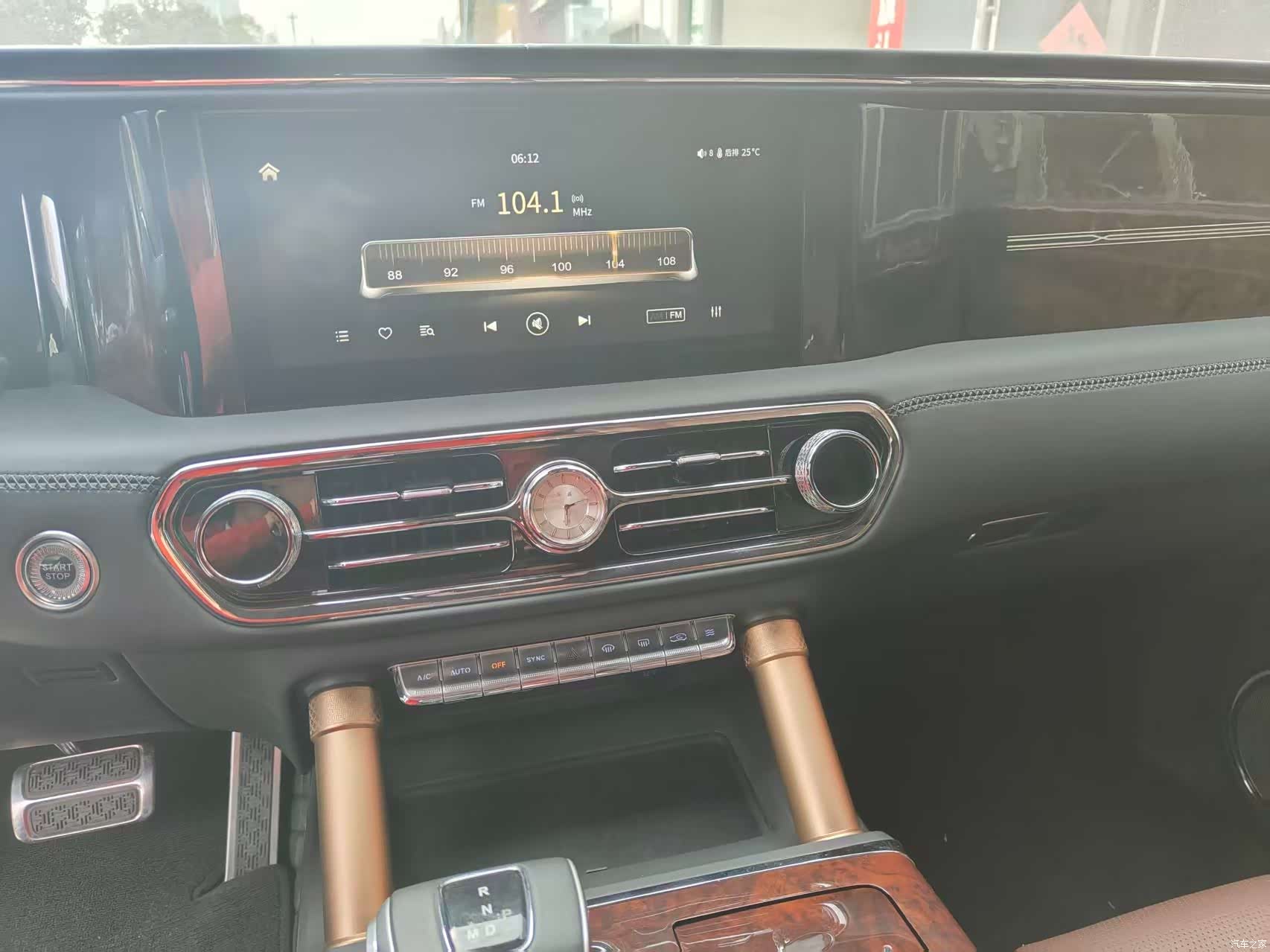Hongqi 6, 2026 14