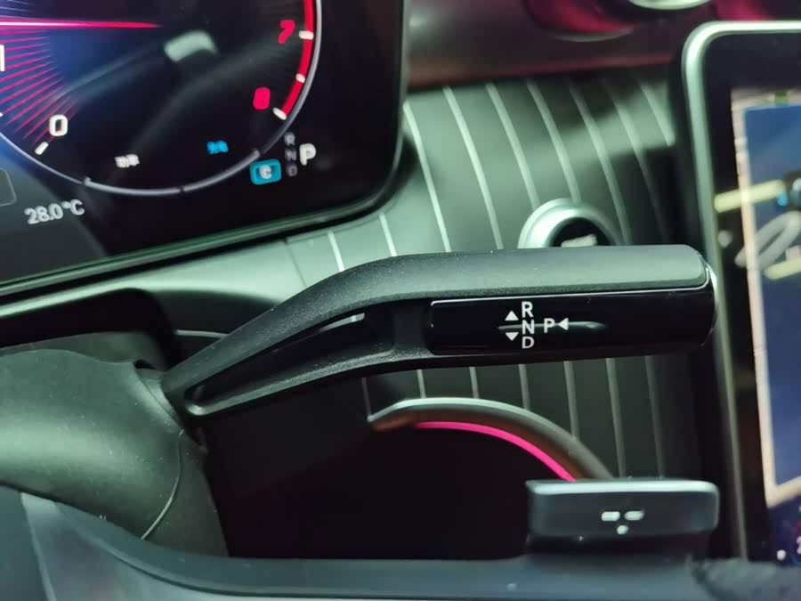Mercedes-Benz C-Class 2024, фото 13