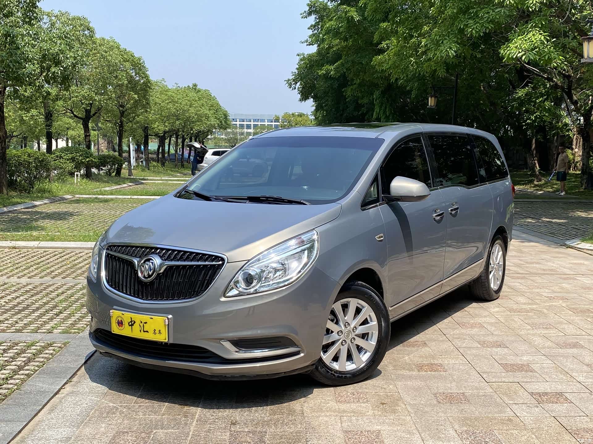 Buick GL8, 2019 1