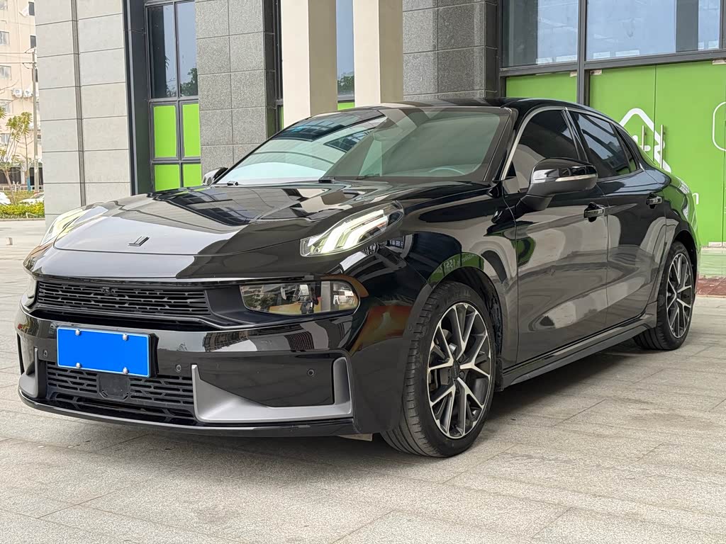 Lynk & Co 03