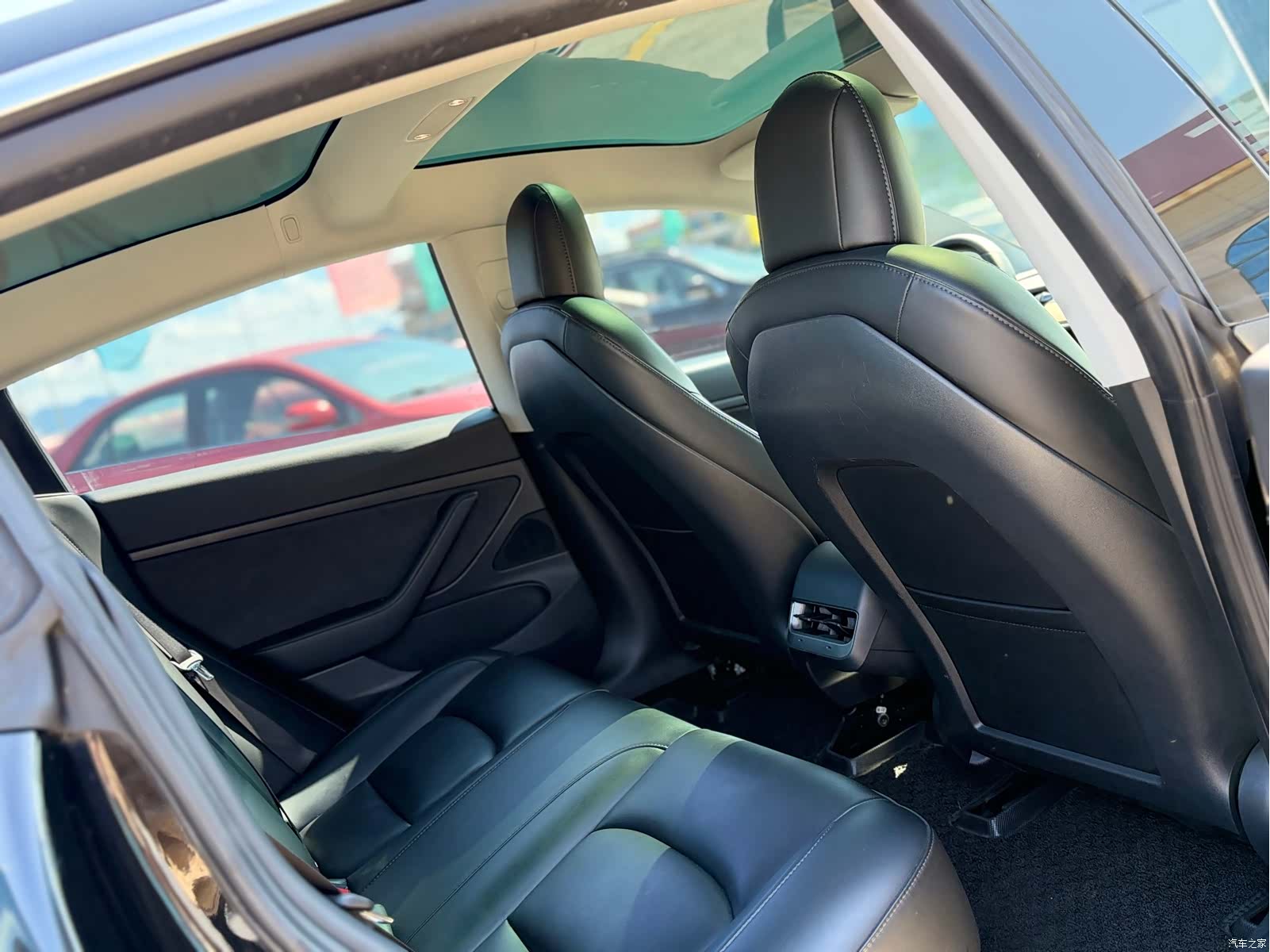 Tesla Model 3, 2020 12