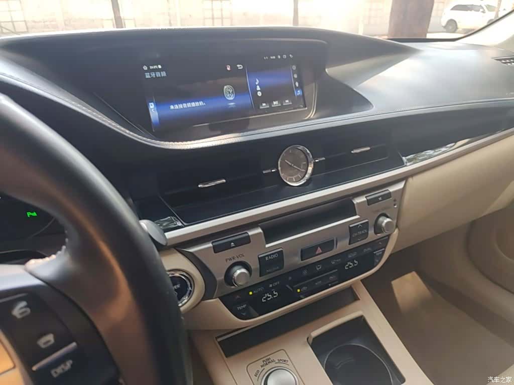 Lexus ES, 2014 9