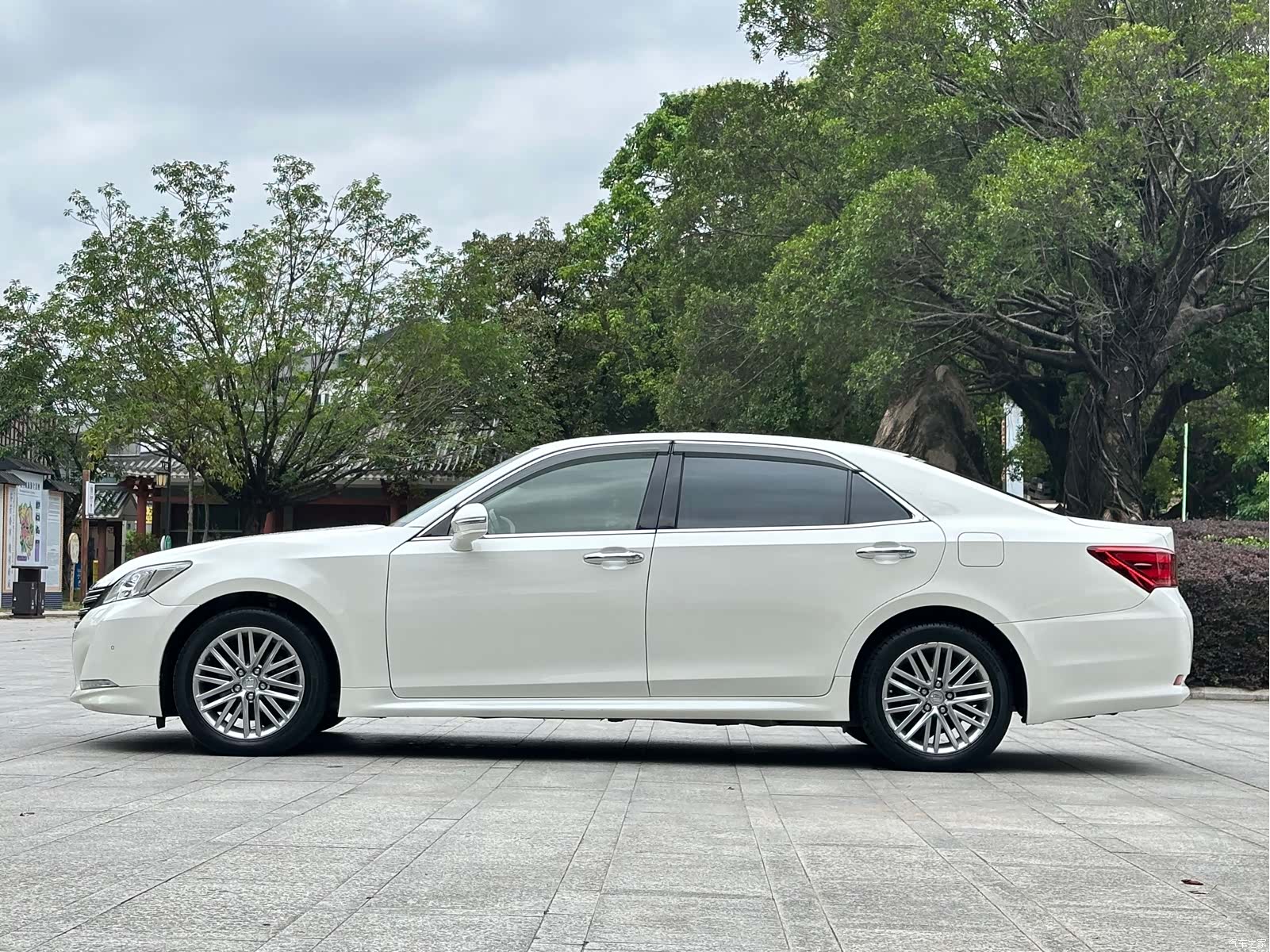 Toyota Crown, 2017 16