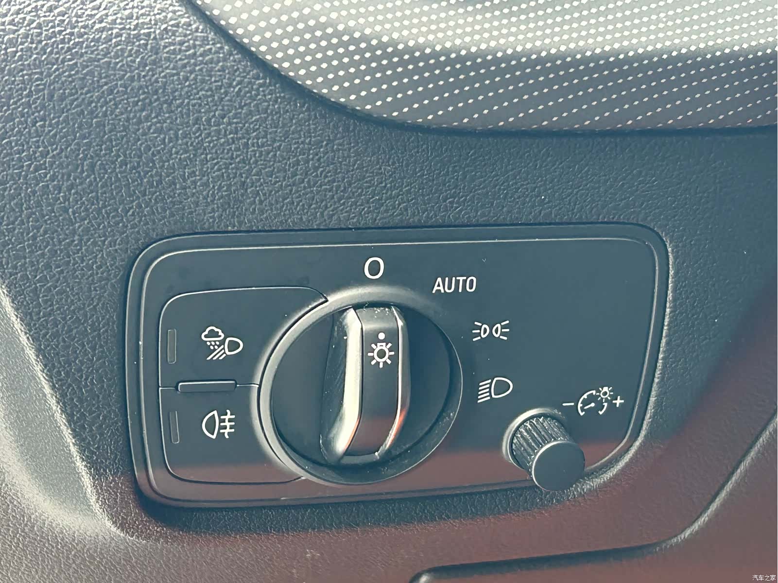 Audi Q2L, 2025 12