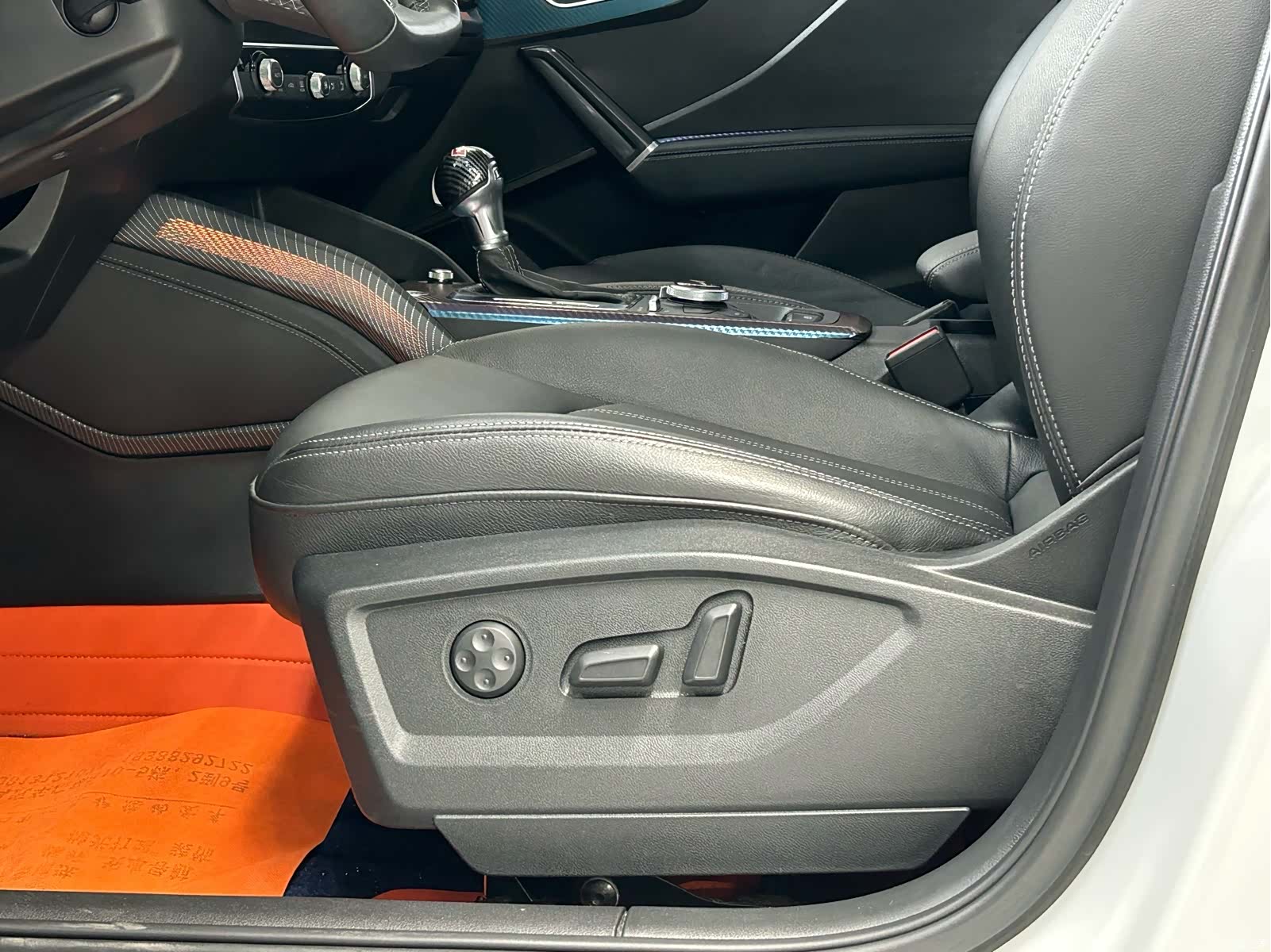 Audi Q2L, 2025 10