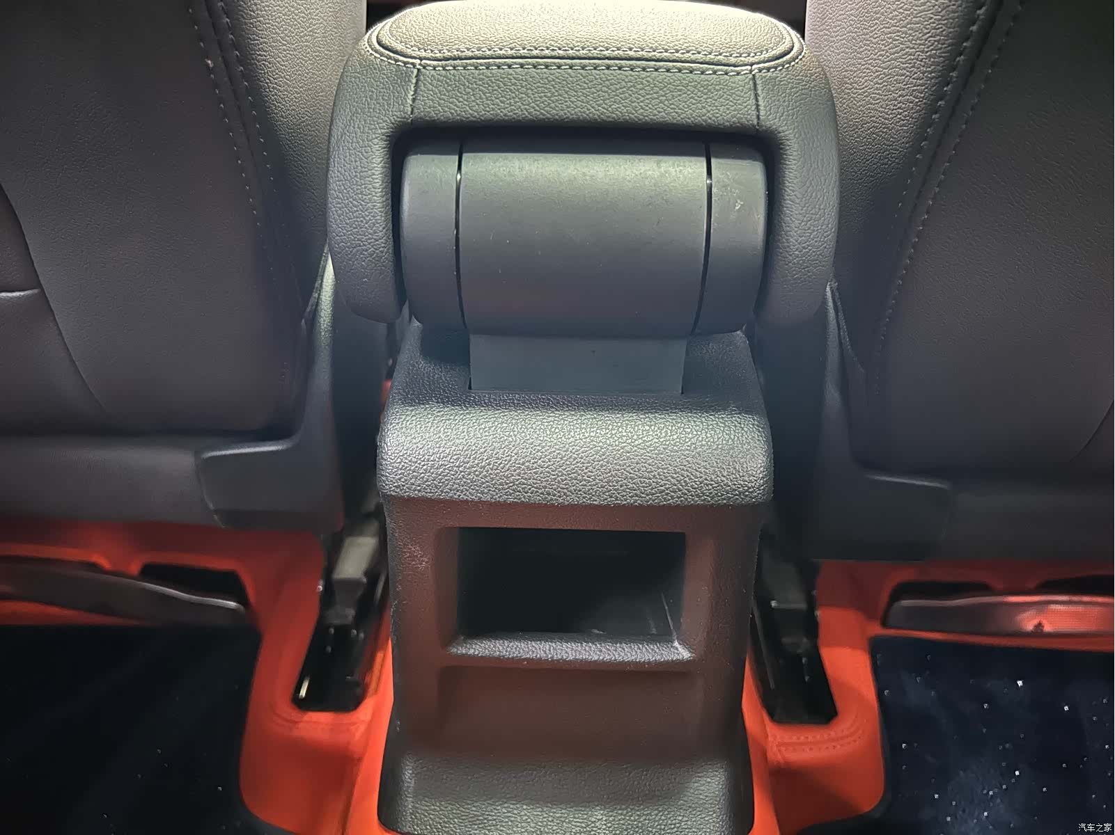 Audi Q2L, 2025 11