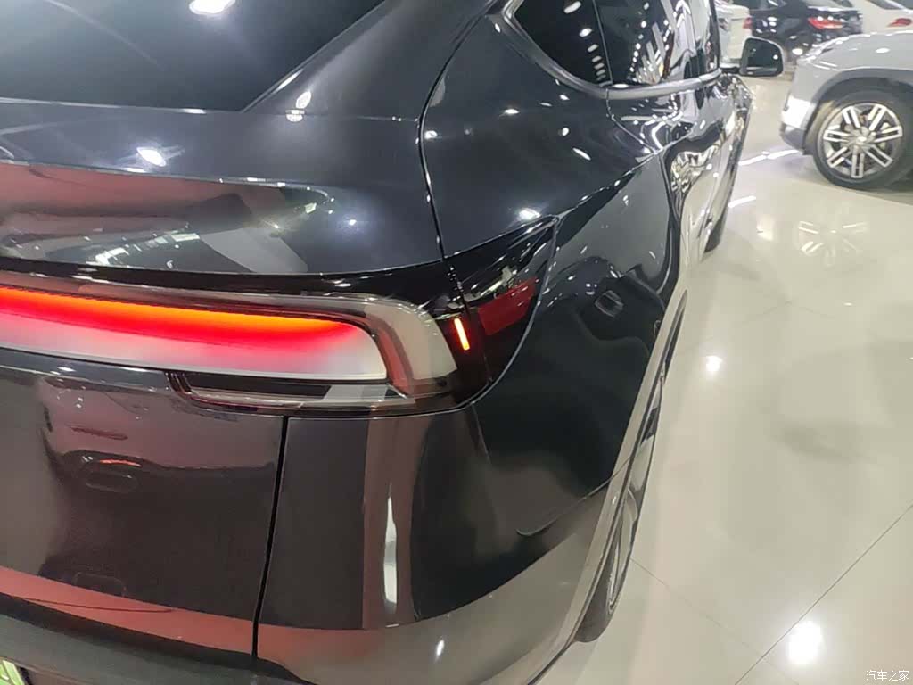 Tesla Model Y, 2025 8