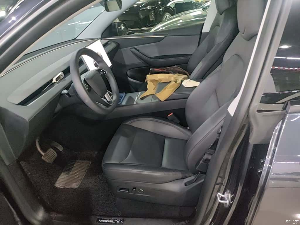 Tesla Model Y, 2025 15