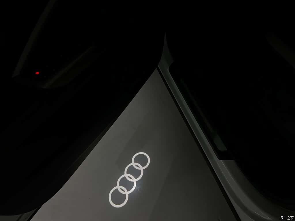 Audi Q3, 2022 12
