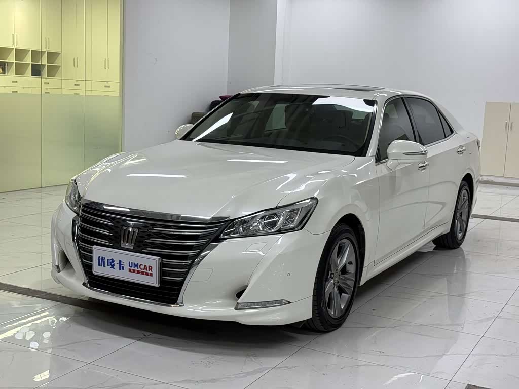 Toyota Crown 2015 2.0T Fashion
