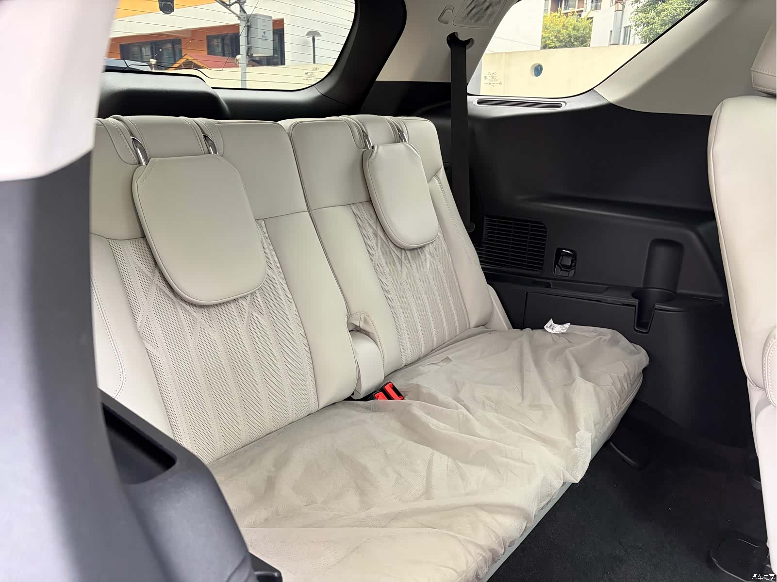 Ford Explorer, 2024 17