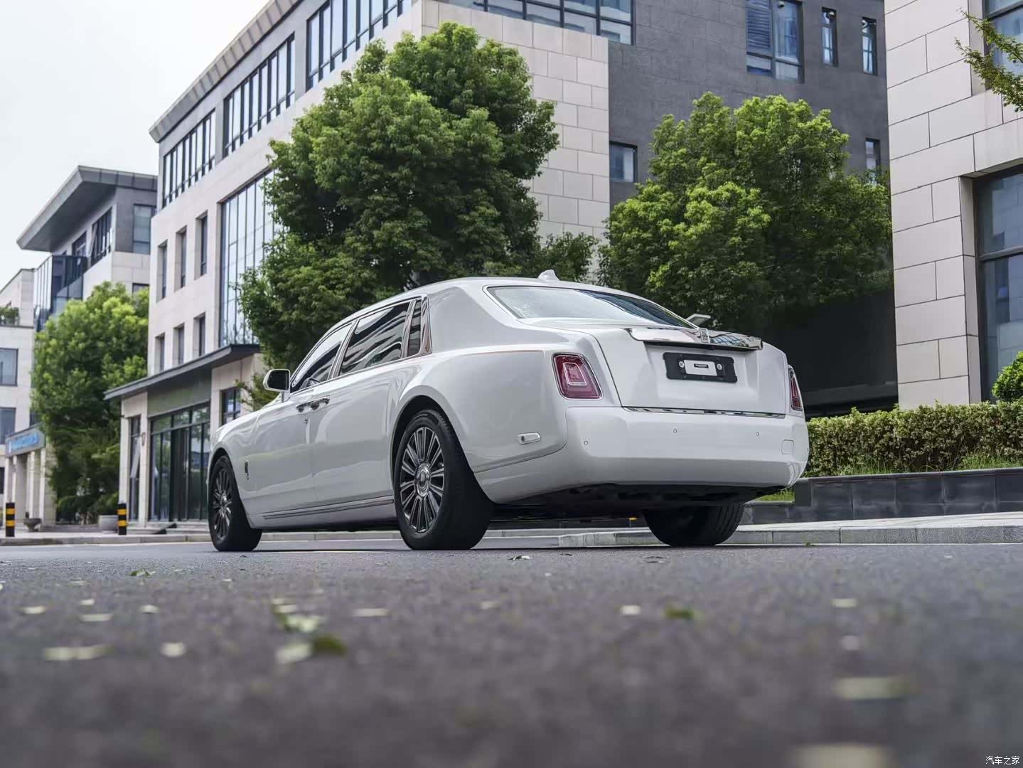 Rolls-Royce Phantom, 2022 3