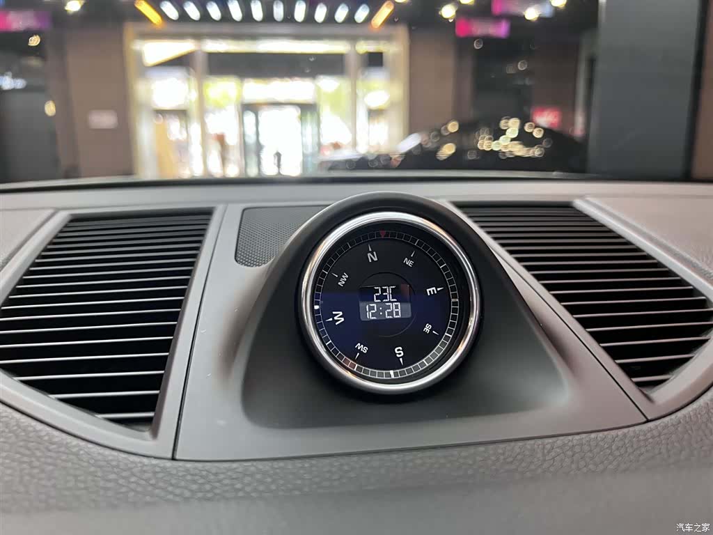 Porsche Macan, 2020 все фото