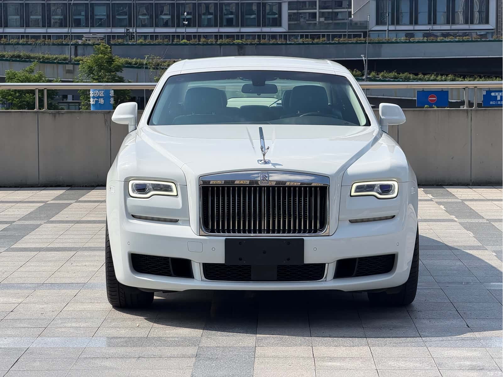 Rolls-Royce Ghost, 2020 все фото