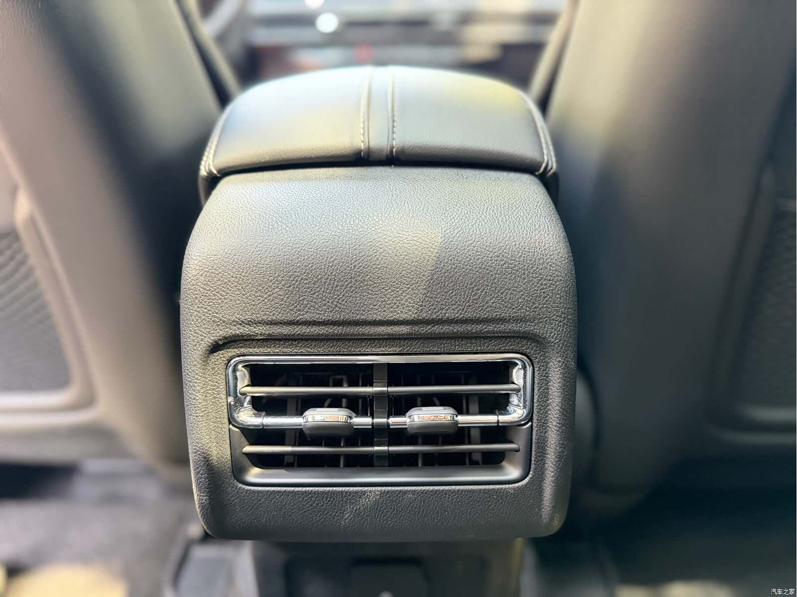 Lincoln Corsair, 2024 28