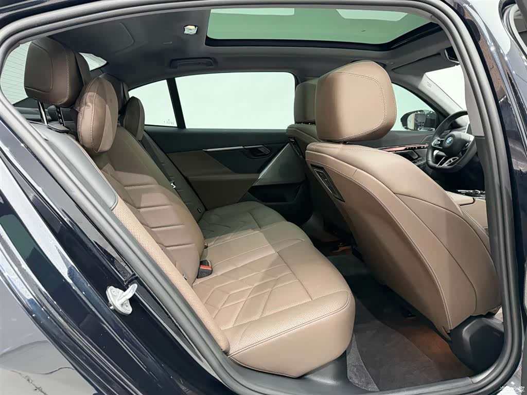 BMW 5 Series, 2025 20