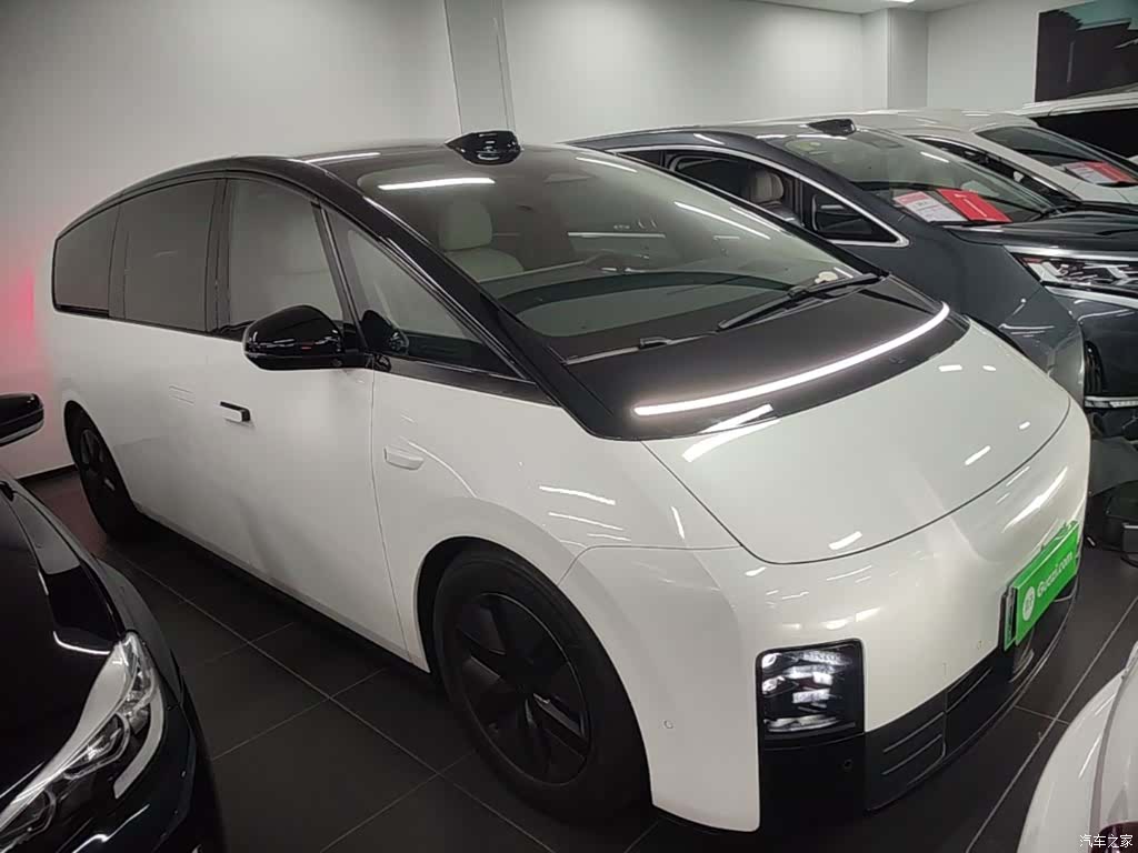 Li Auto MEGA, 2024 22