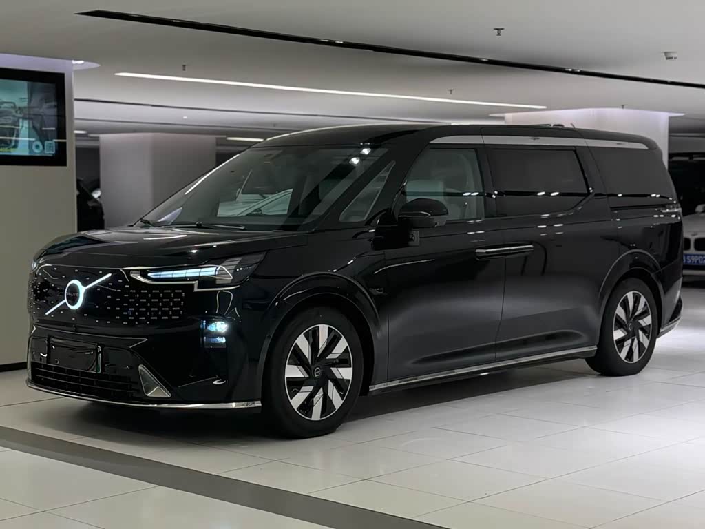Volvo EM90