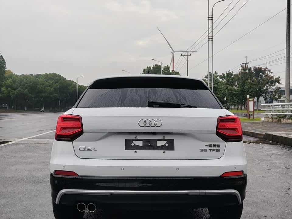 Audi Q2L