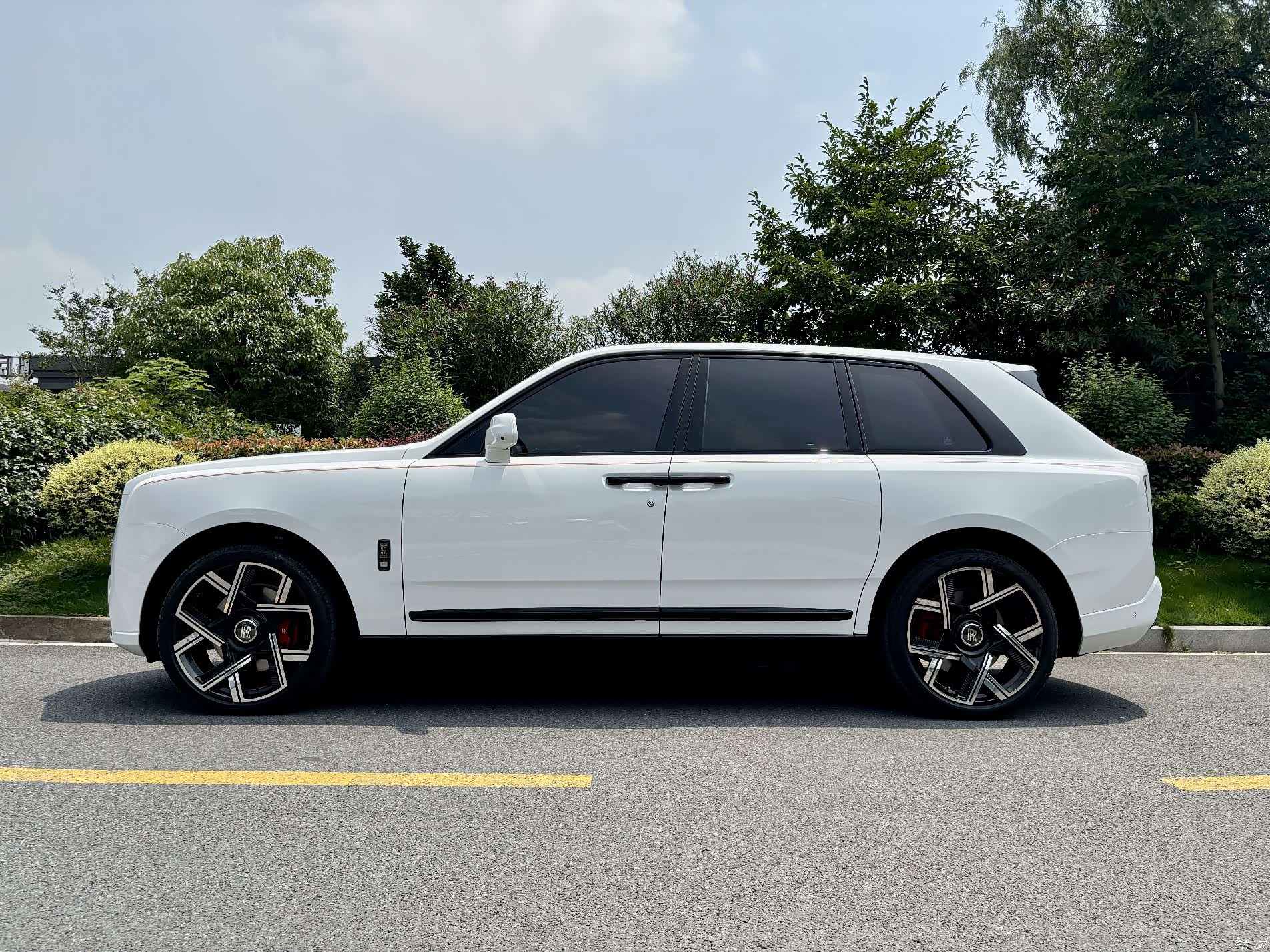 Rolls-Royce Cullinan, 2022 2