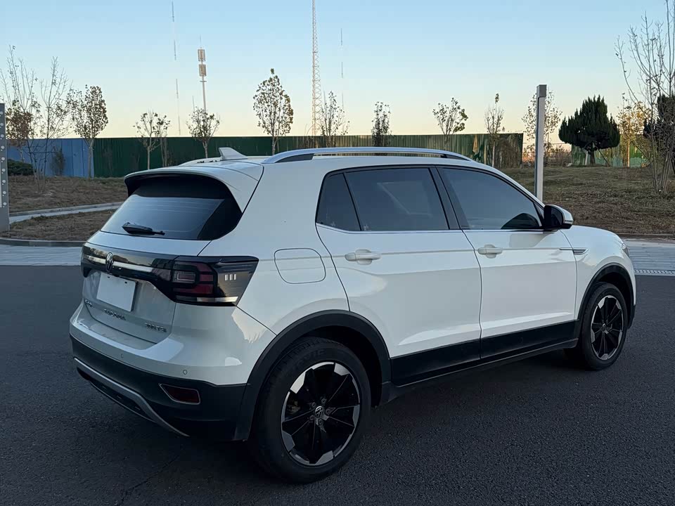 Volkswagen Exploring the shadow