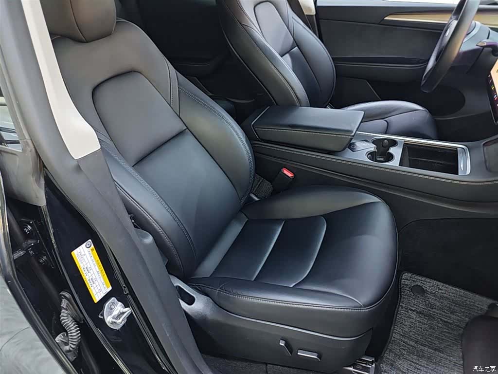 Tesla Model Y, 2023 25