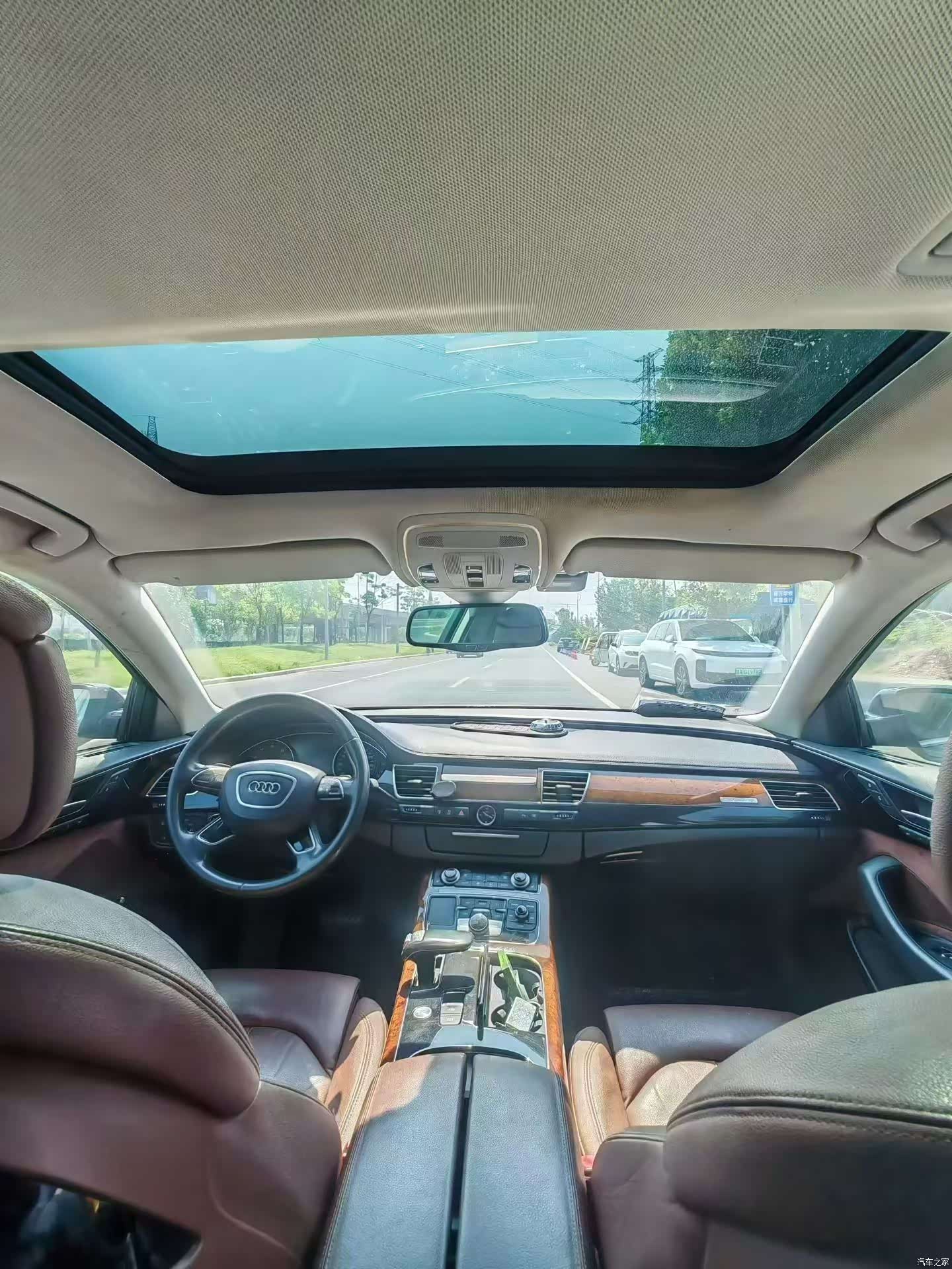 Audi A8L, 2011 3